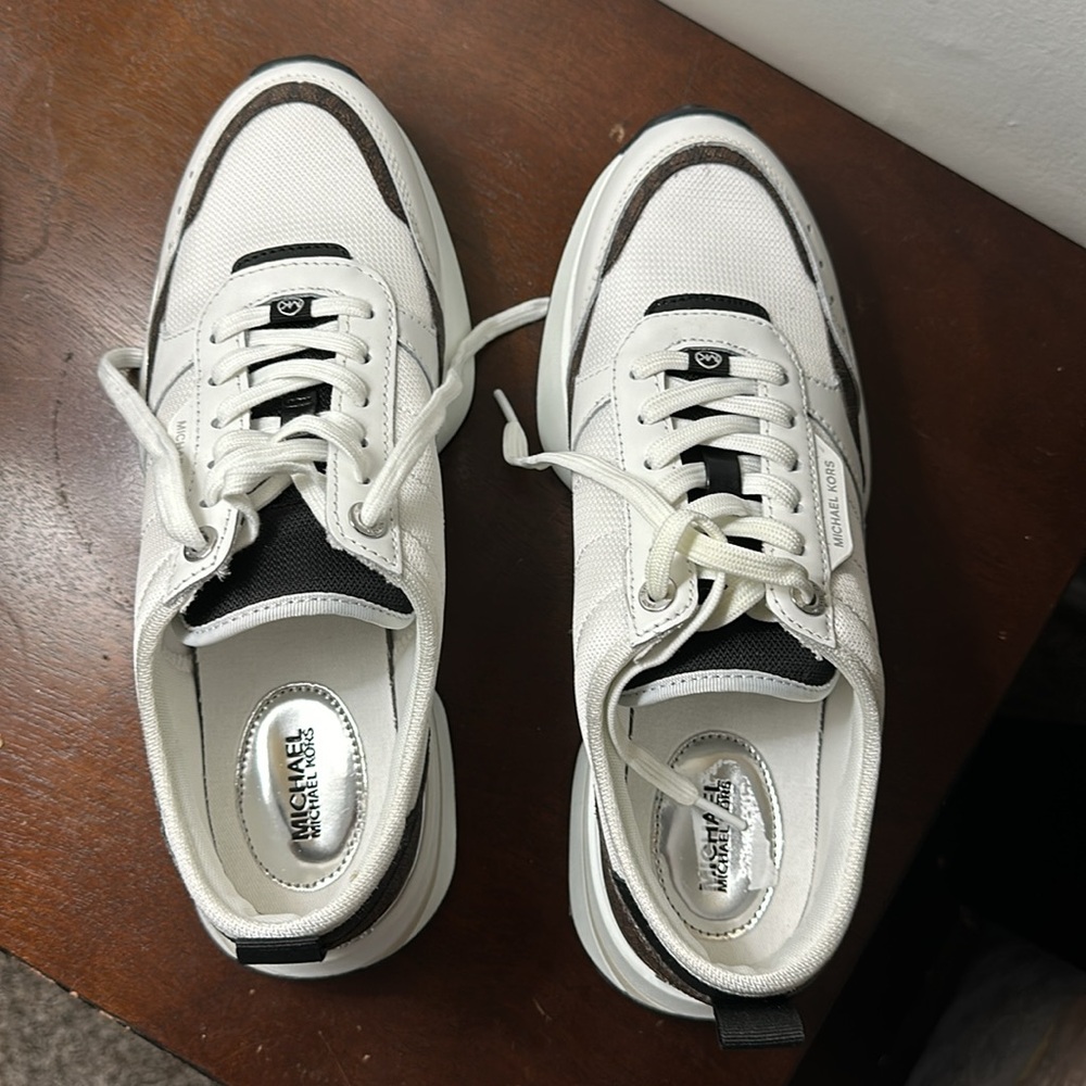 Sneaker ๐ - Picture 4 of 8